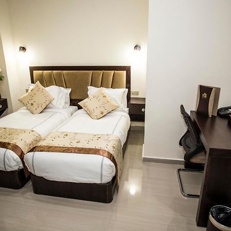 Queen Plaza Hotel Хеврон Номер фото