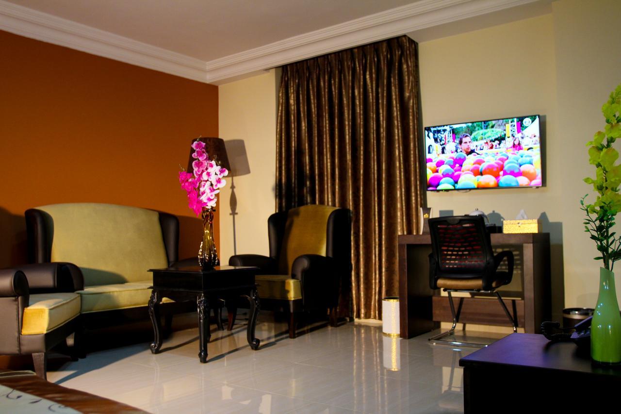 Queen Plaza Hotel Хеврон Экстерьер фото