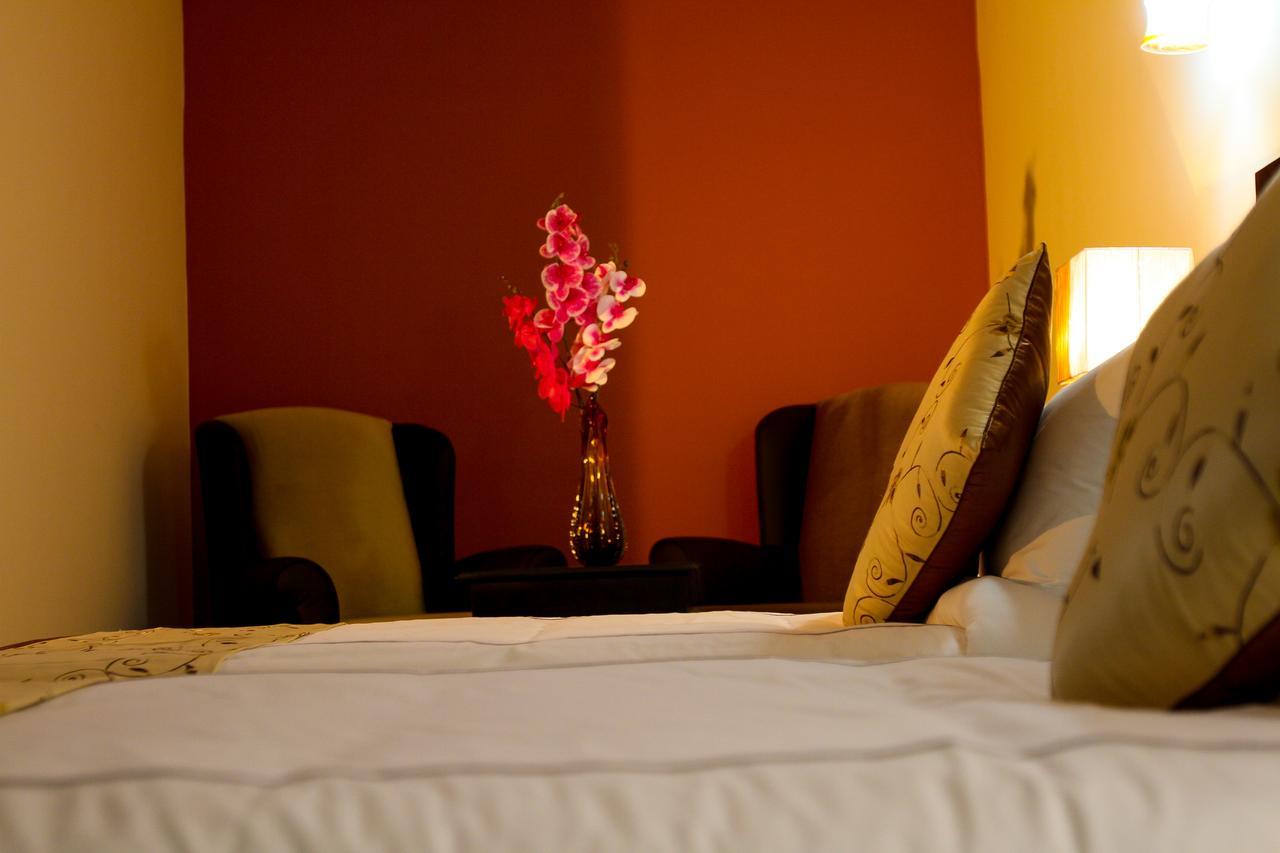 Queen Plaza Hotel Хеврон Экстерьер фото