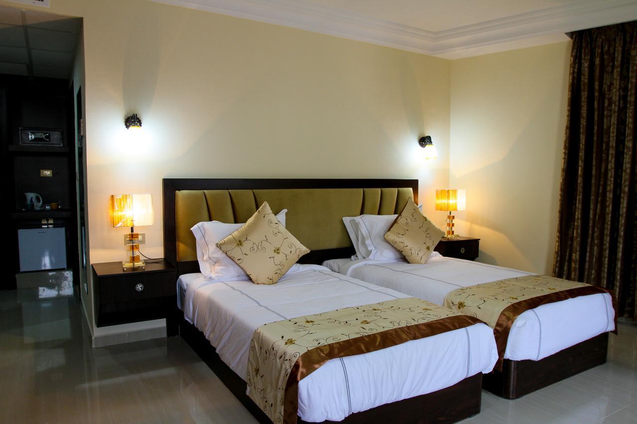 Queen Plaza Hotel Хеврон Экстерьер фото