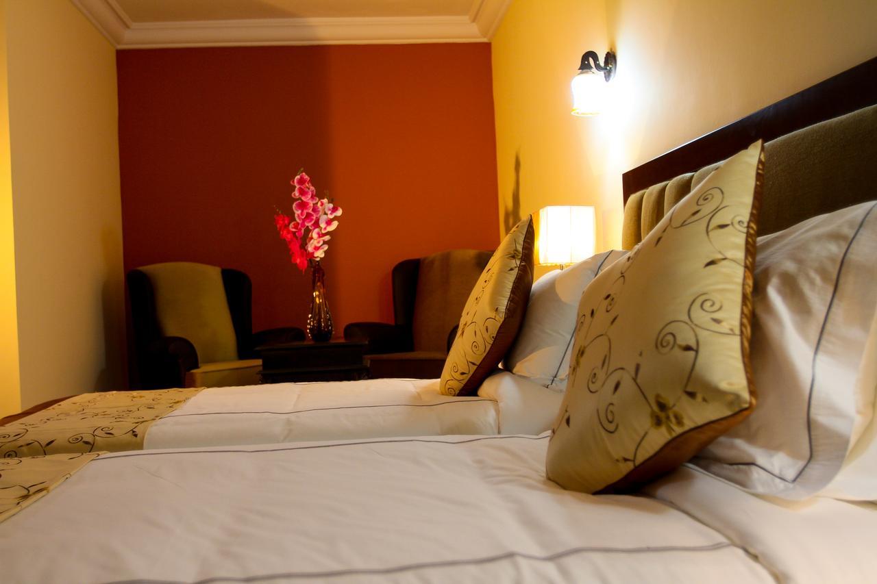 Queen Plaza Hotel Хеврон Экстерьер фото