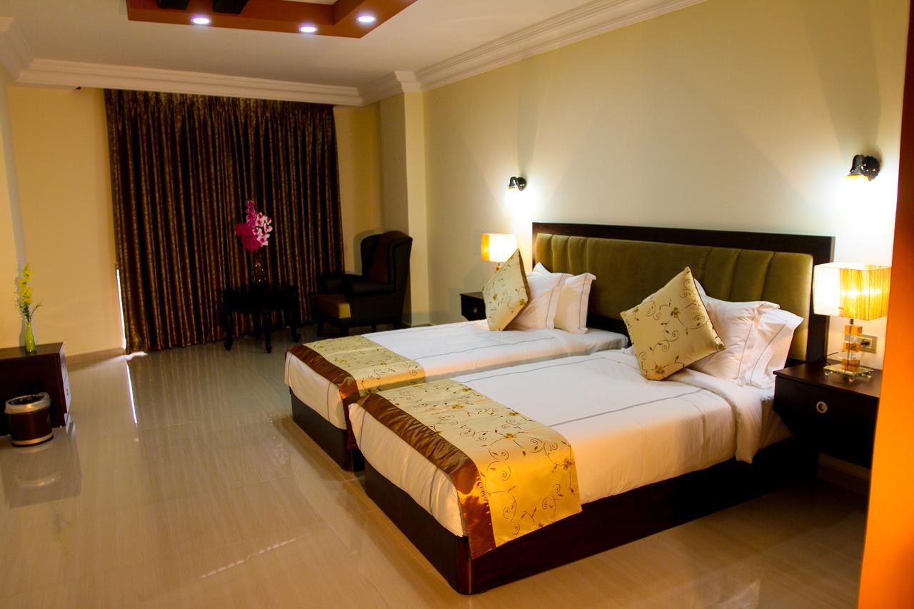 Queen Plaza Hotel Хеврон Экстерьер фото