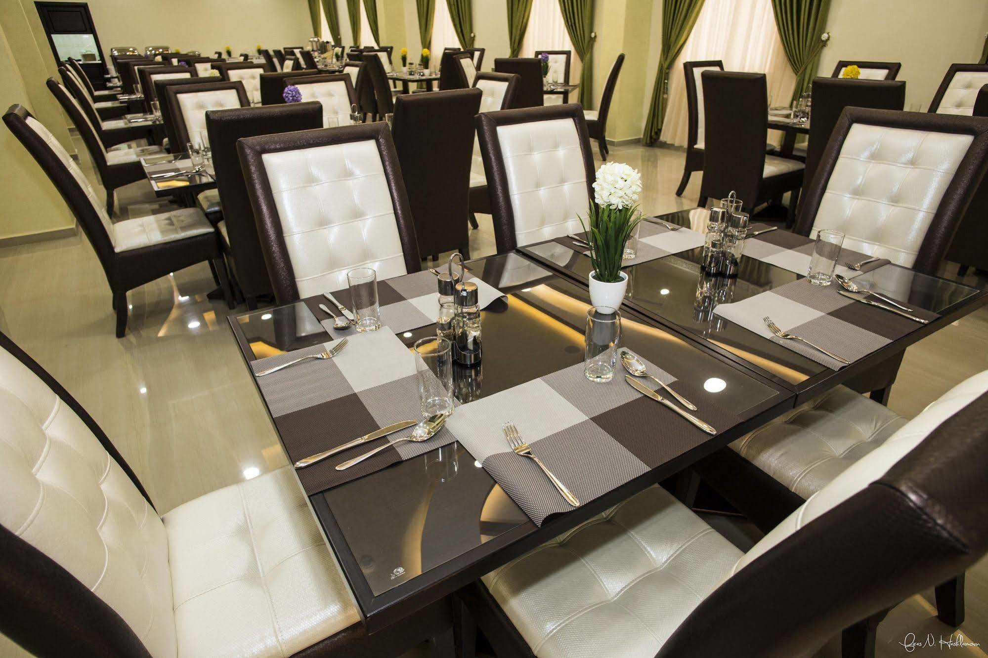 Queen Plaza Hotel Хеврон Экстерьер фото